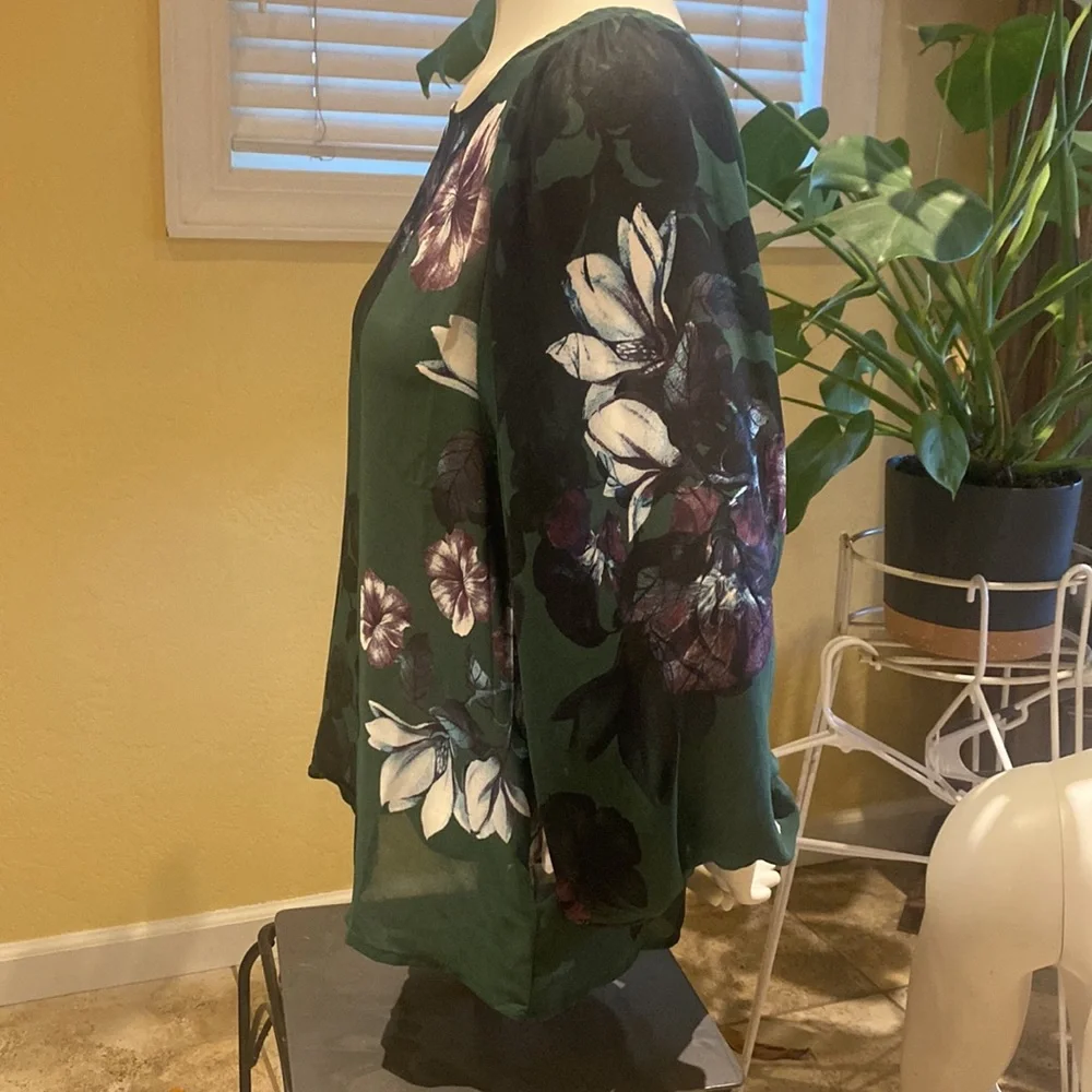 Hope and Harlow dark moody floral shear blouse - Picture 5 of 5